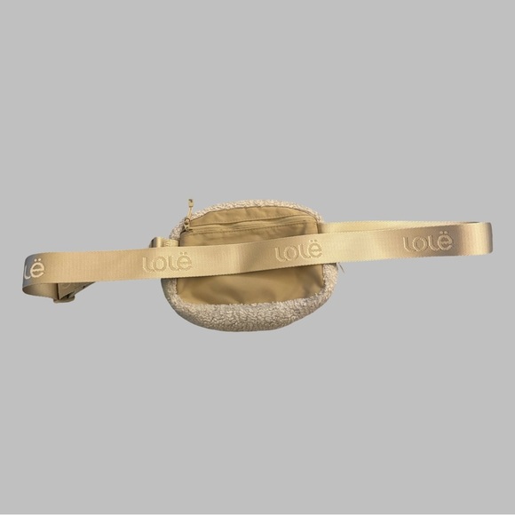 LOLE Sherpa Belt Bag - Picture 2 of 10